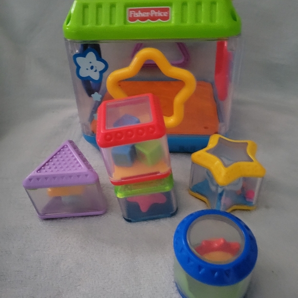 Fisher Price Peek A Blocks Shape Sorter 2003 Musical Baby Toy with 4 Sha… - Picture 2 of 8